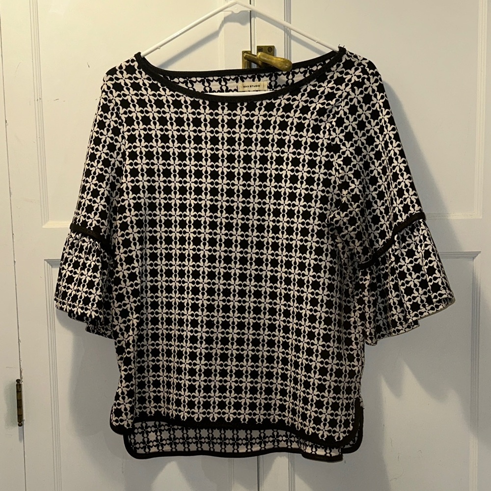 Max Studio Black and White Geometric Blouse